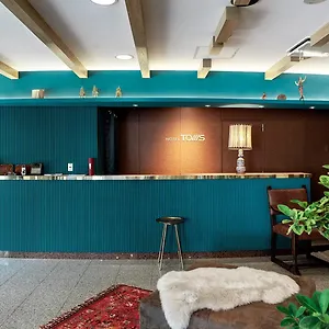 Toms Hotel